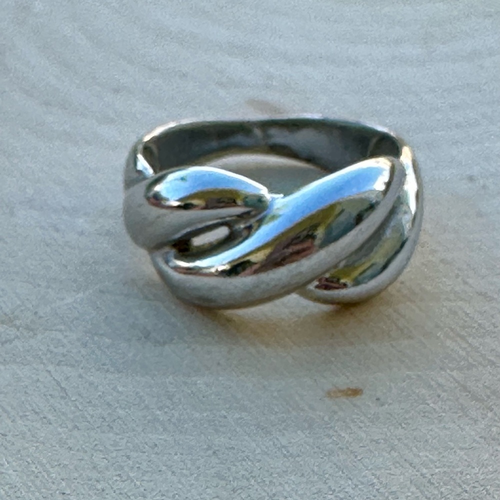 925 Sterling Silver Crossover / Infinity Design Ring Size 7